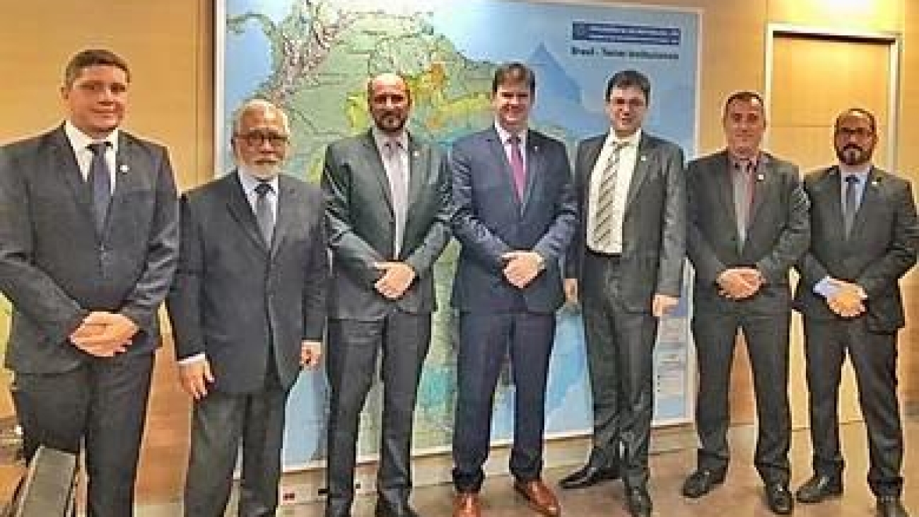 f4d40e_02bccd8710d2456c813035c727c3fe35_mv2