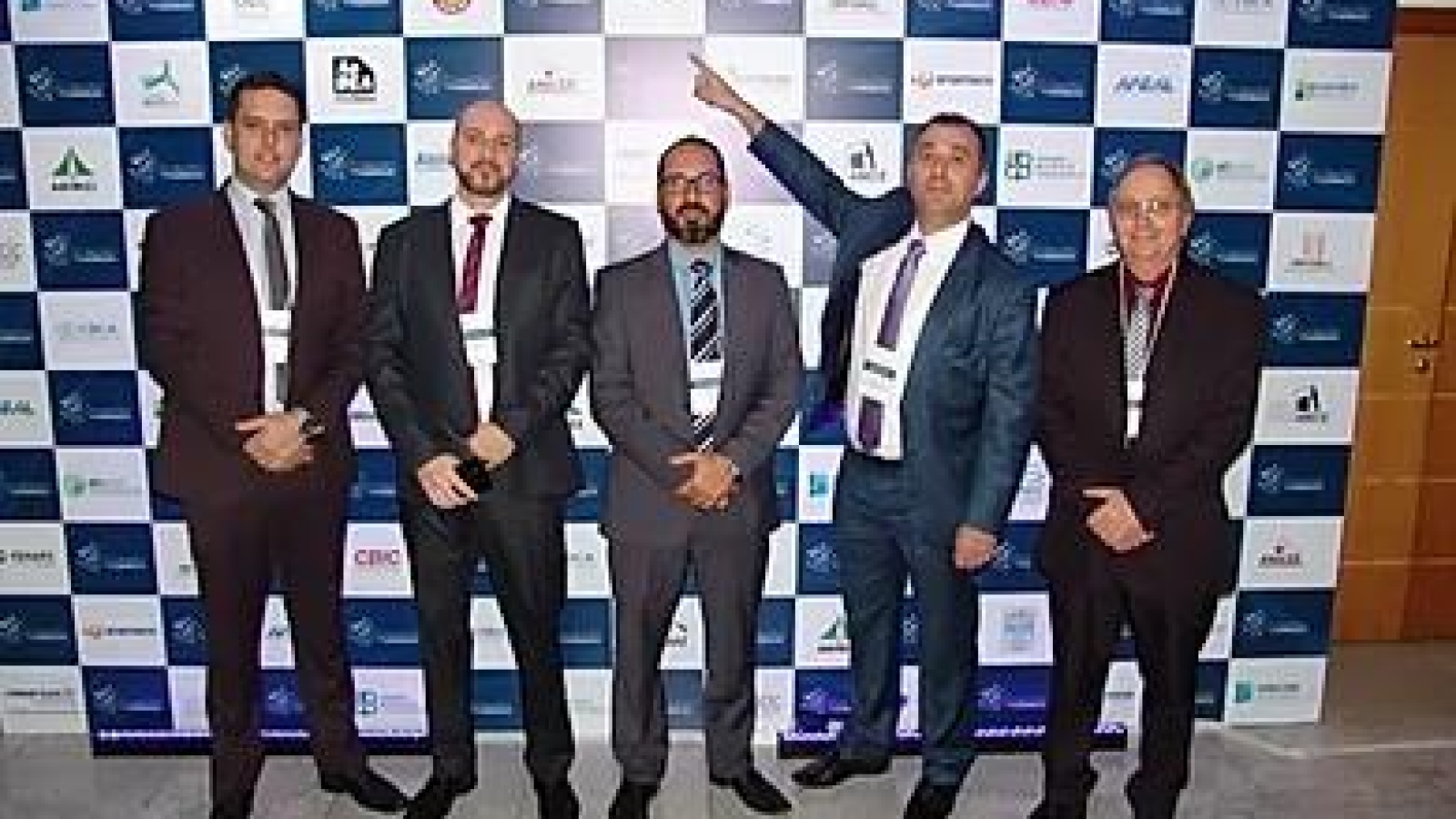 f4d40e_15e9ac2719034b9bae033a8d971b5f1e_mv2_d_3264_2448_s_4_2