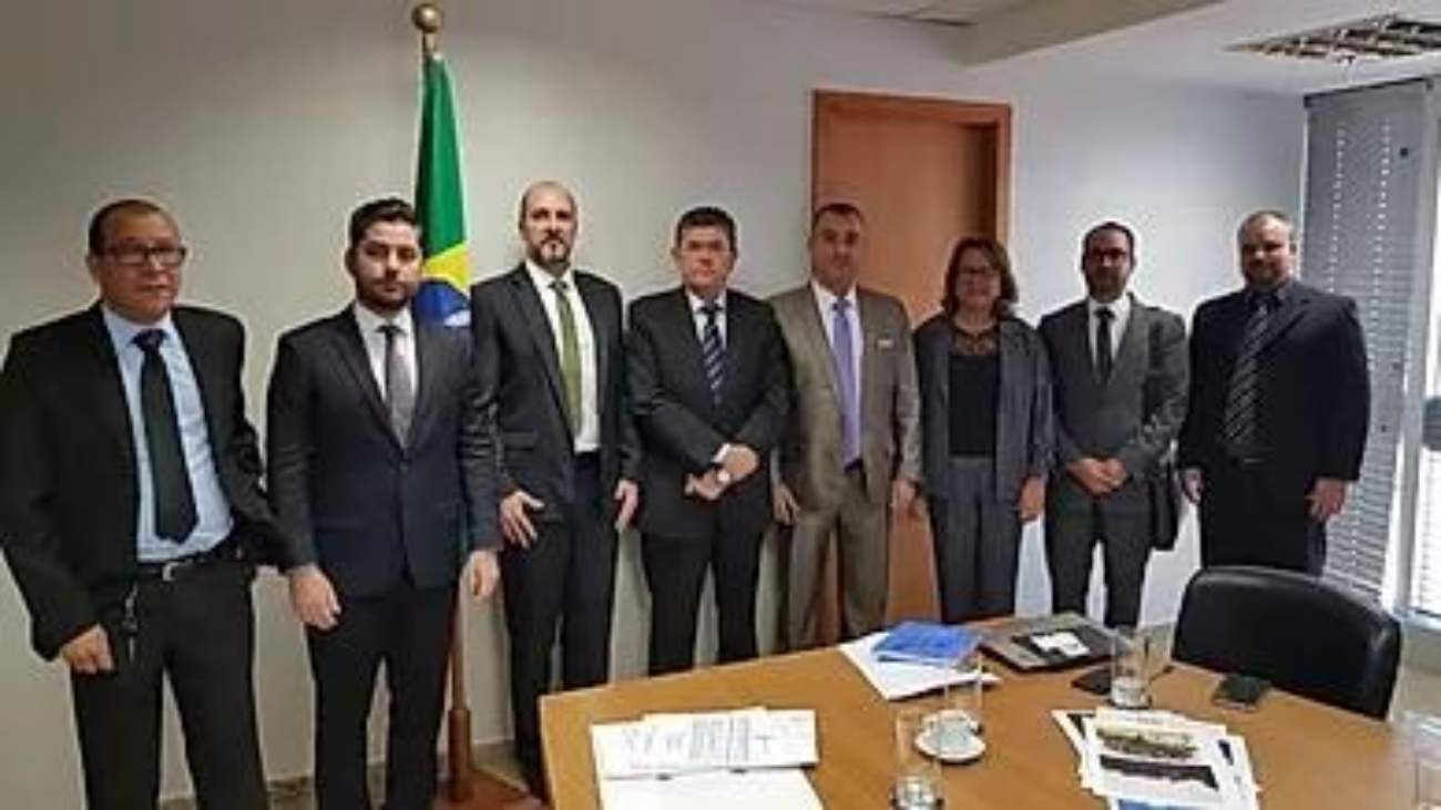 f4d40e_19d5b3ef6bfc4c15aae00f50c8ec92df_mv2