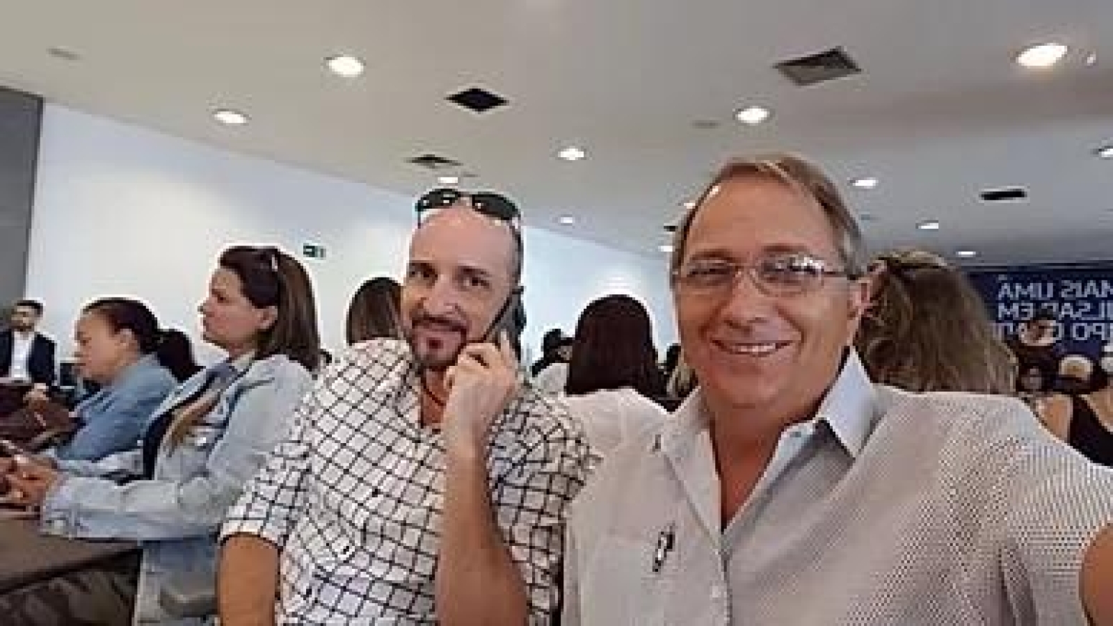 f4d40e_1f3c566e383d4fae939d36b9e8af2f67_mv2