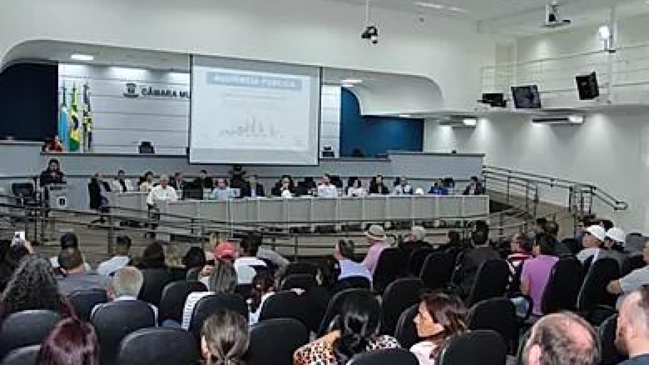 f4d40e_22e20de9ea77410cb286b36397438a23_mv2