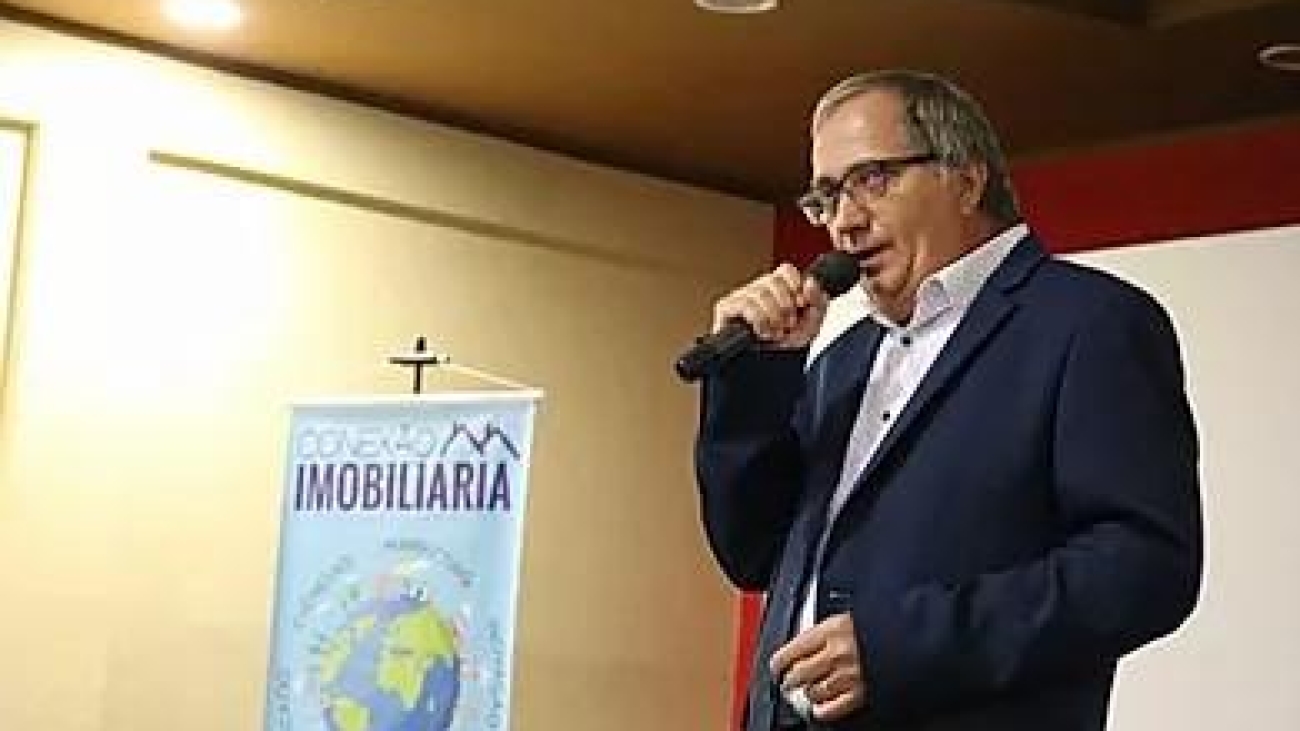 f4d40e_35b6ab8d08bd4f6d8b43cb207c2b9a28_mv2