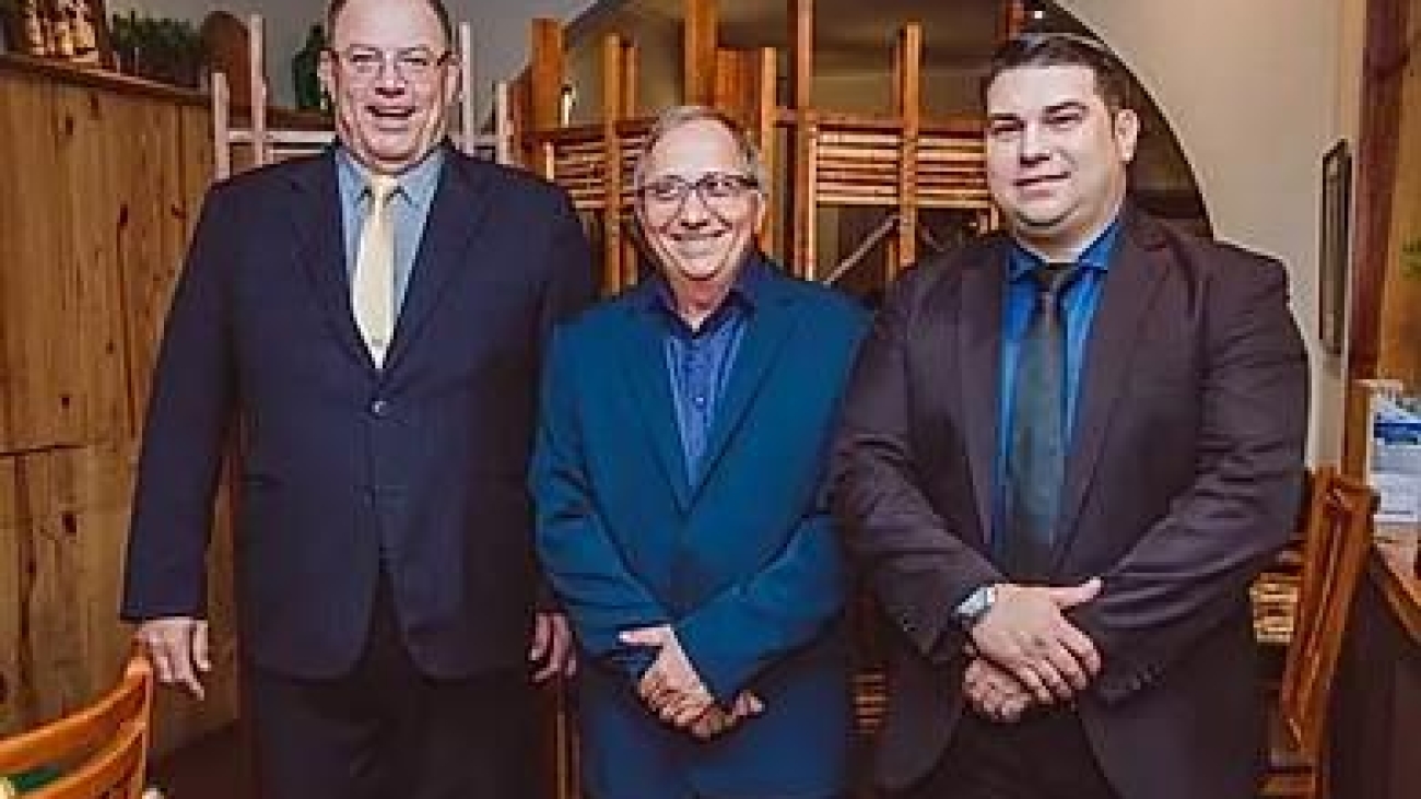 f4d40e_409d8c356d694282968c79456a21505d_mv2