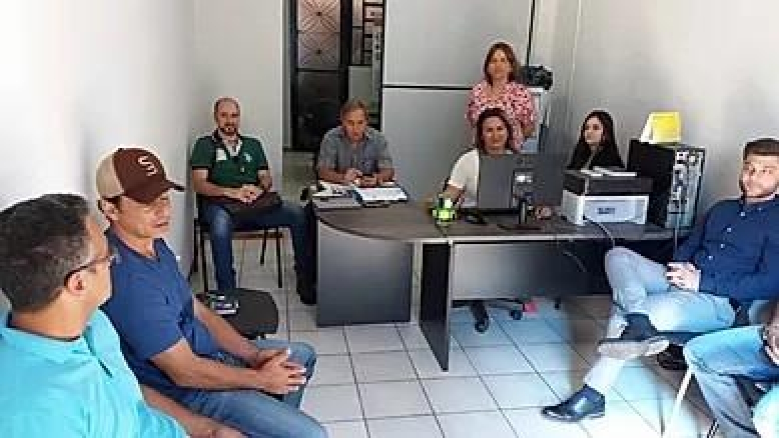 f4d40e_4ffe0180a26d4acca39d2b6c1b474e53_mv2