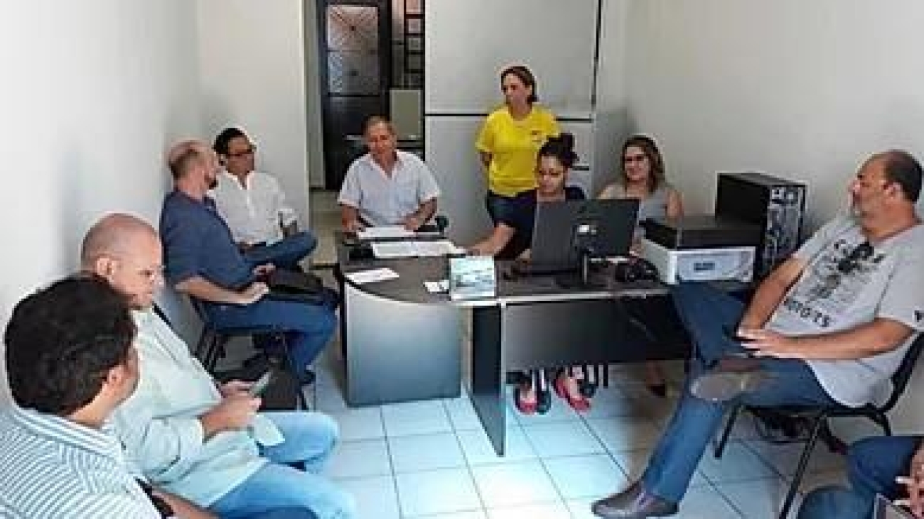 f4d40e_56be9334dd064ddcb64c67512b2b98e8_mv2