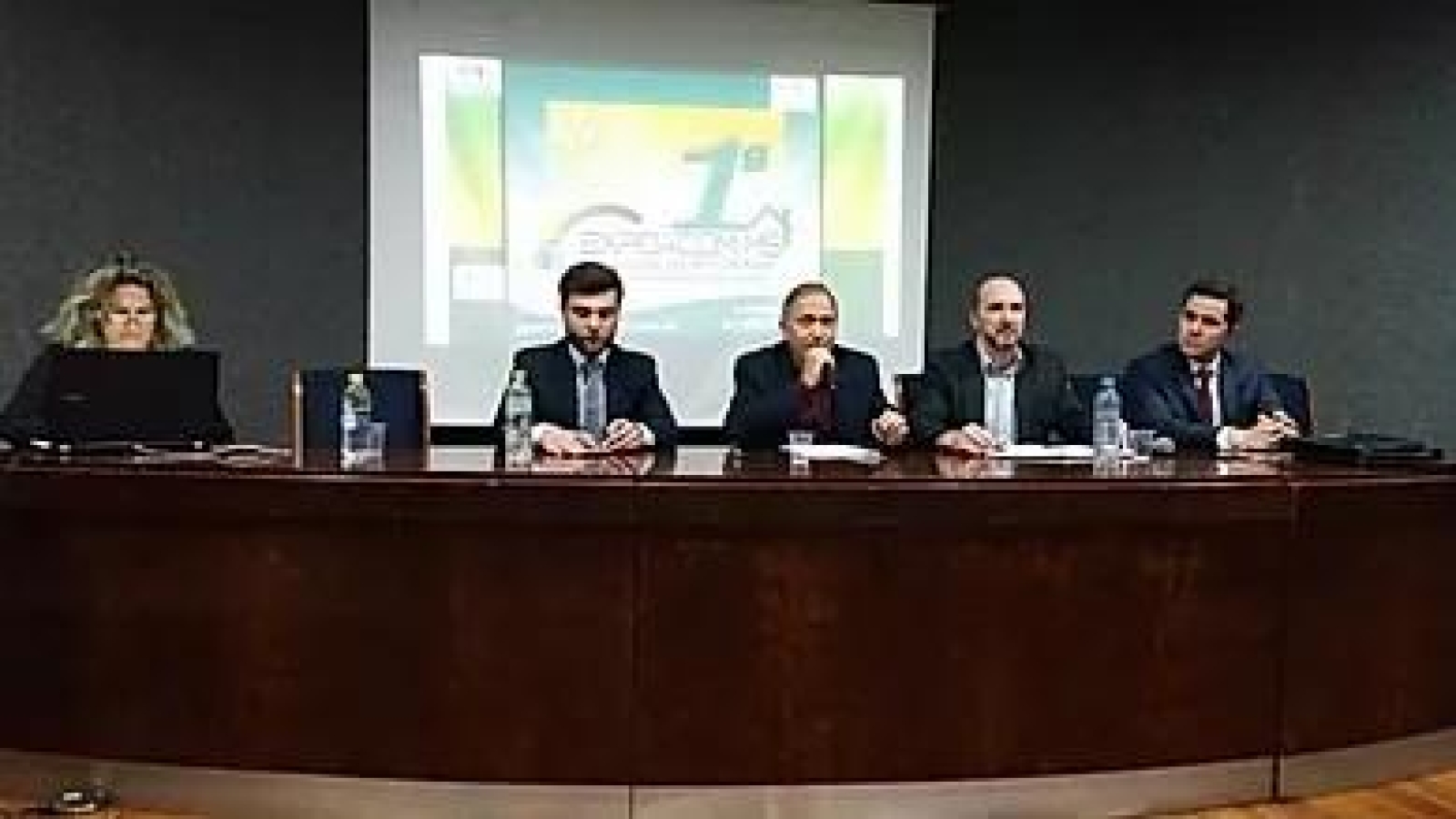 f4d40e_5ae9b5a55d6c43e0aea377324664252d_mv2