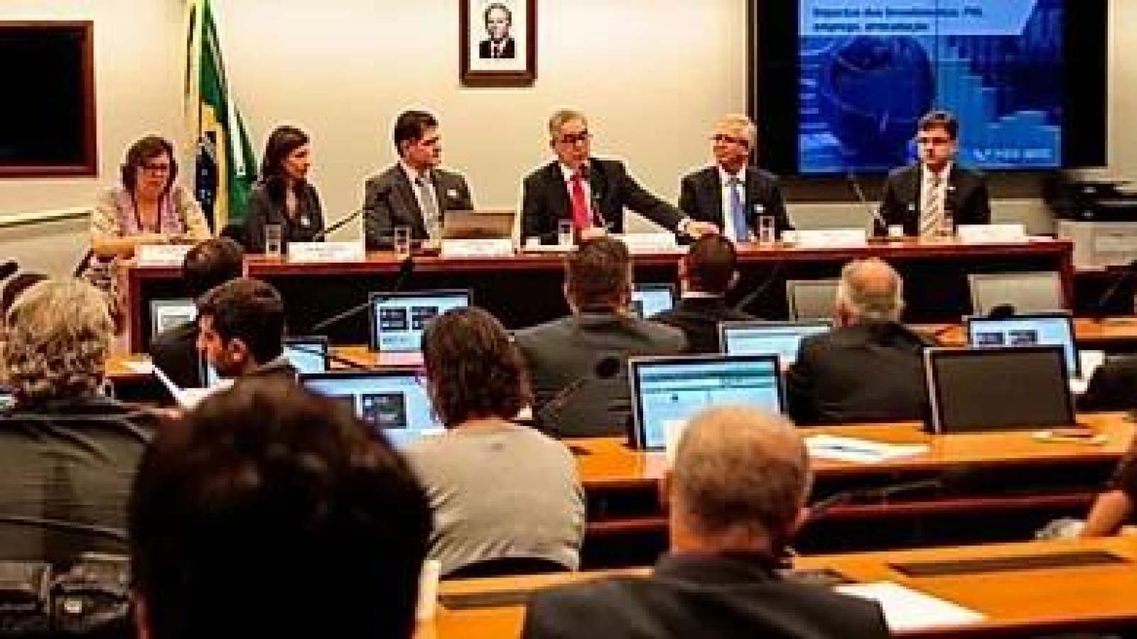 f4d40e_69d7c1c98c924ca58b6477963d41f6fb_mv2