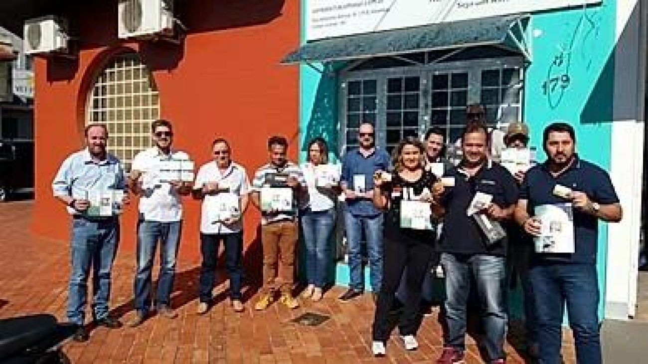 f4d40e_6a120aa035b645aea3ff2307b34bac27_mv2