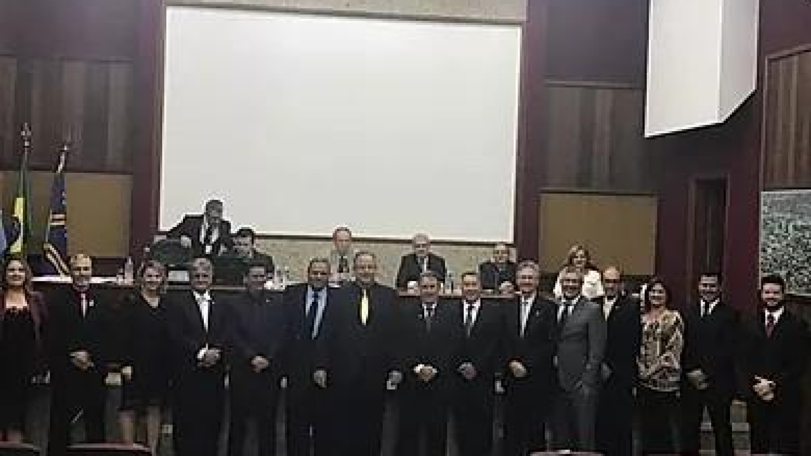 f4d40e_8c073c711e6a436b9f030d6f19017493_mv2