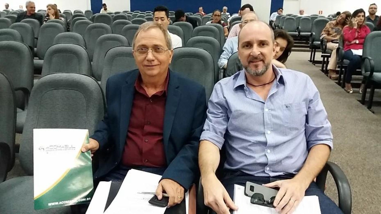 f4d40e_8e100920f8eb4b7ba99b456d47afabe4_mv2