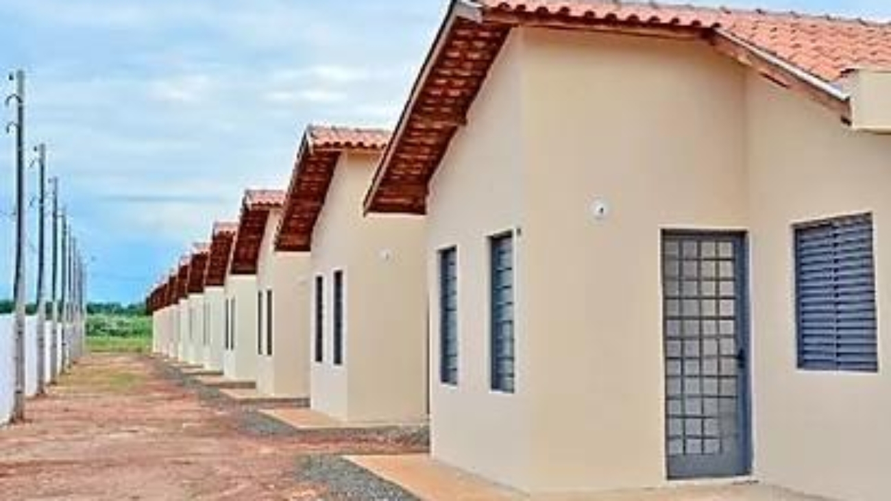 f4d40e_9a278f9262fd45a98222d762cf13f985_mv2