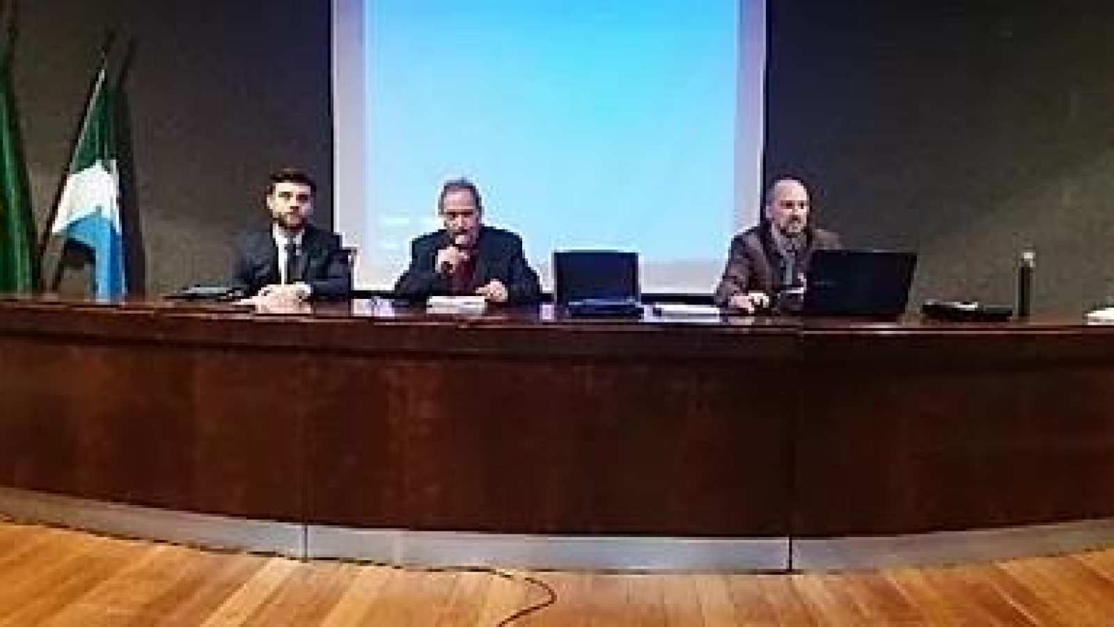 f4d40e_a377ebafd18b47778b21b29a9871f521_mv2