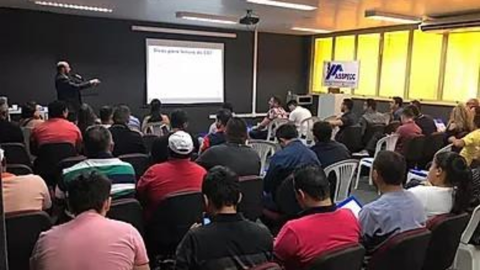 f4d40e_a56cf6ada7904be3a6483ca21c25ede4_mv2