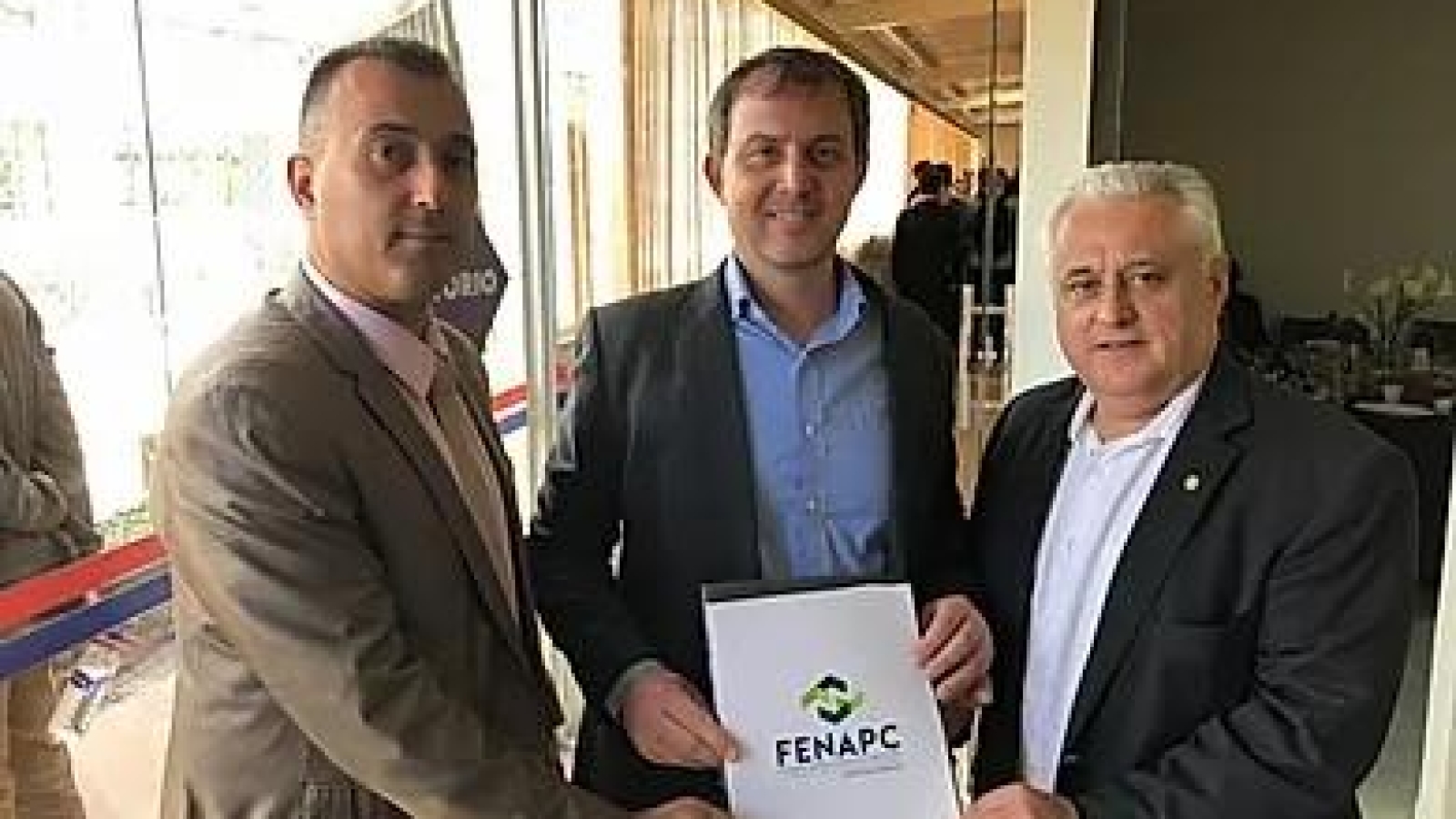 f4d40e_a5eda978f8fc454b9e2d582870a14d64_mv2