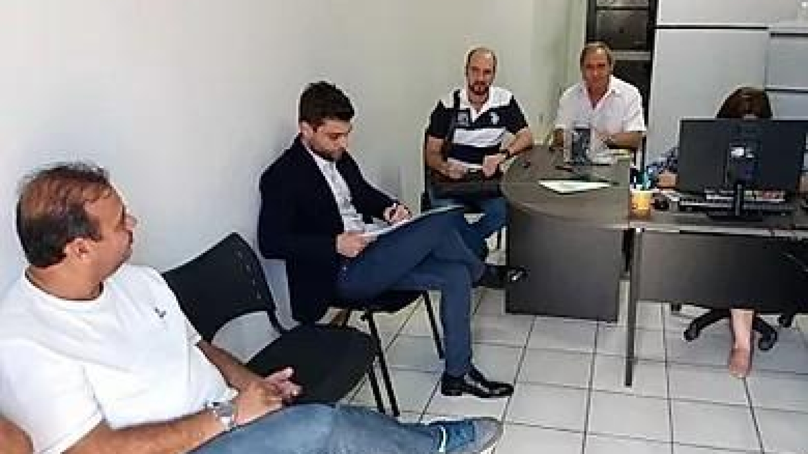 f4d40e_af94330e7056469fbd88efd4445ca729_mv2