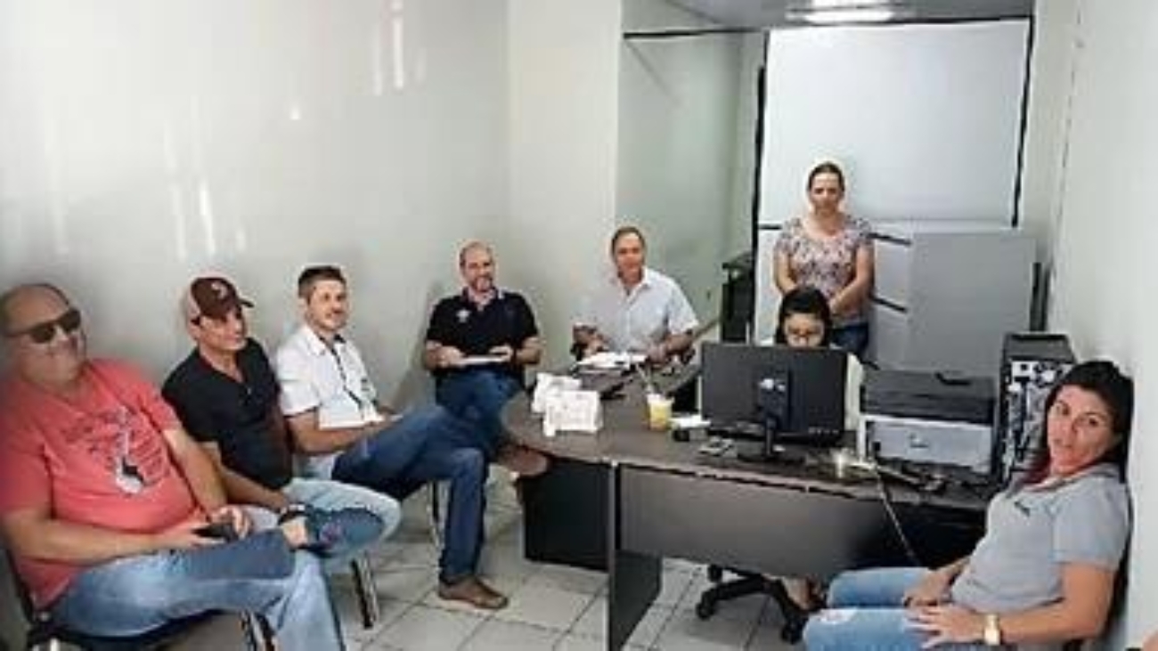 f4d40e_b8ddc8226eed4c7098abf8b27be9515a_mv2