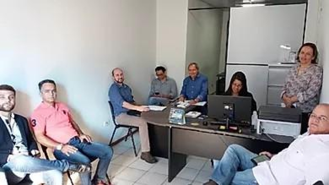 f4d40e_b9d97f14a94c4bdda3a293345d769c7c_mv2