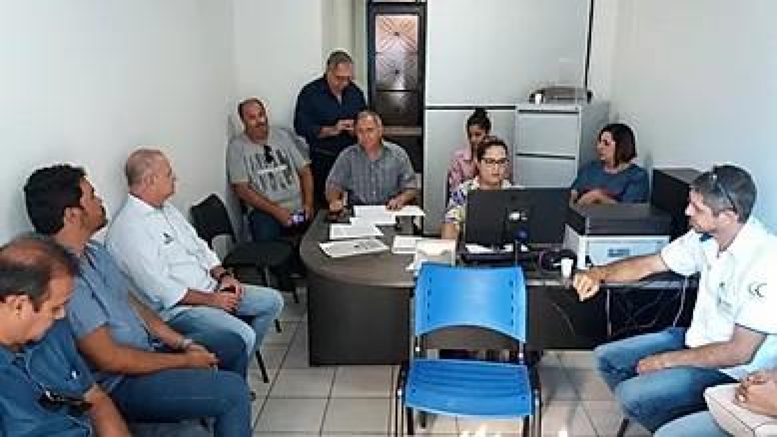 f4d40e_c3a3e3f2f7ff473ead495d5cafd950ef_mv2