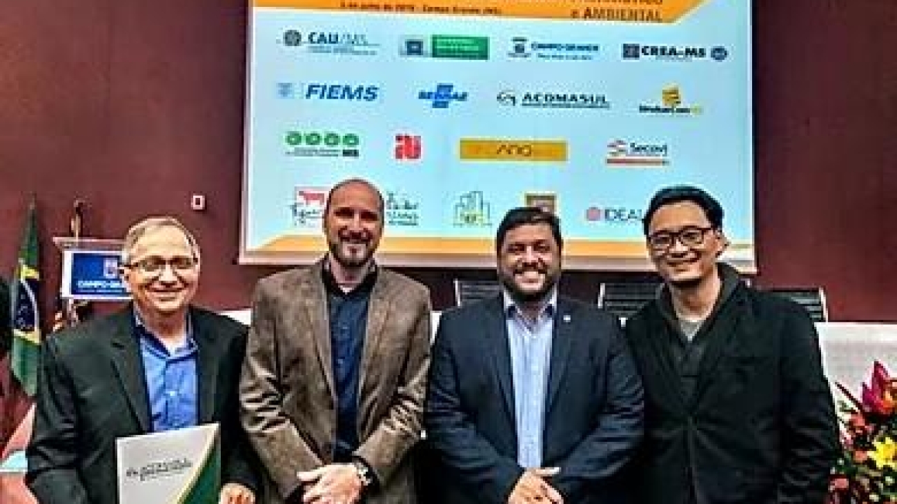 f4d40e_cdb7c649c6df4e3c99571f4ca381bc62_mv2