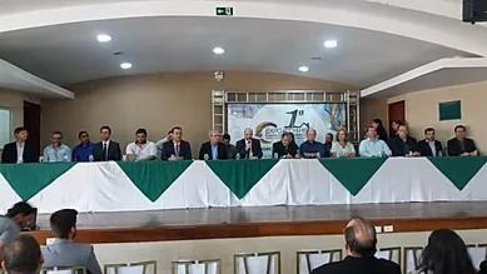 f4d40e_d40ef3b967ae4fd7b4af77990ebfff19_mv2-1