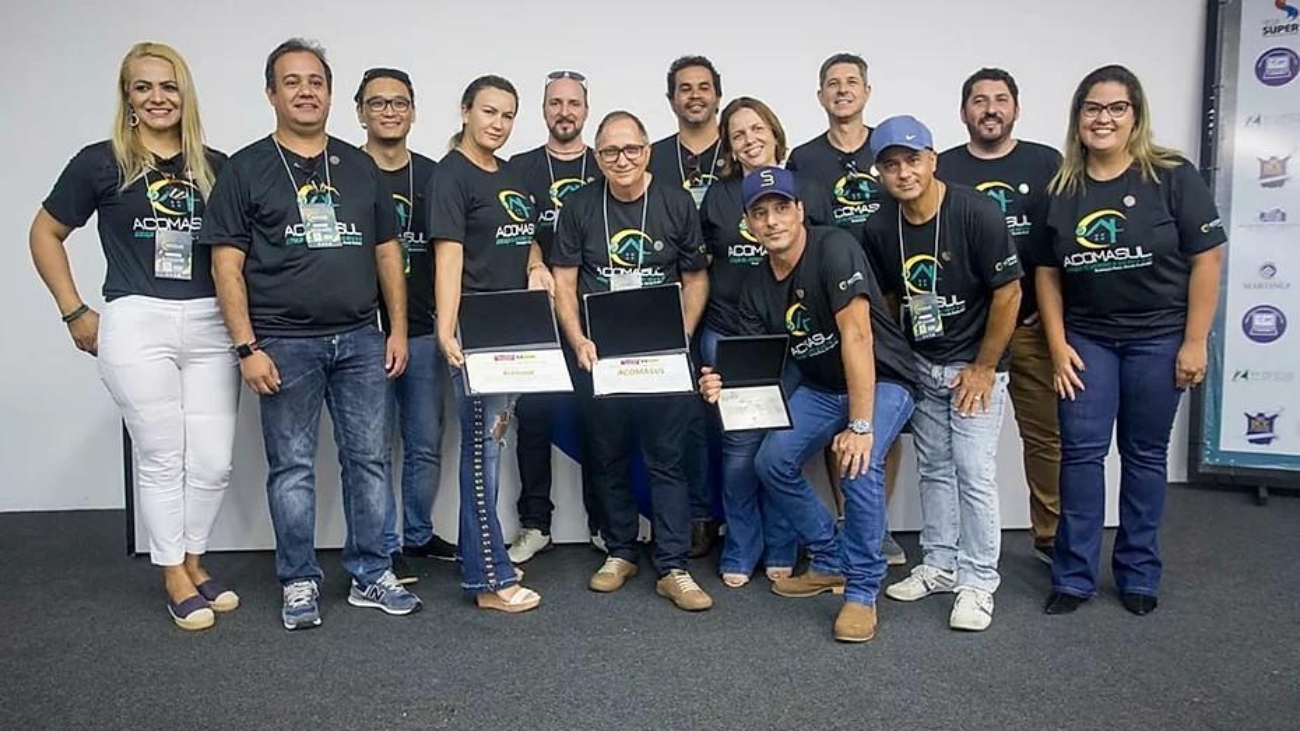 f4d40e_de0493aeb10d4315ad03ff6216f64885_mv2