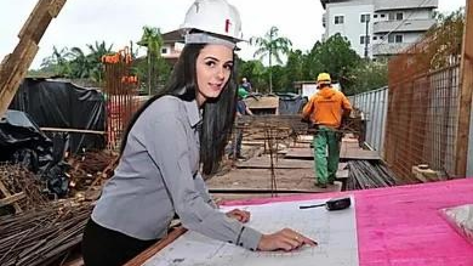 f4d40e_e3afaa8d62b34628880e63f6bb785e0a_mv2