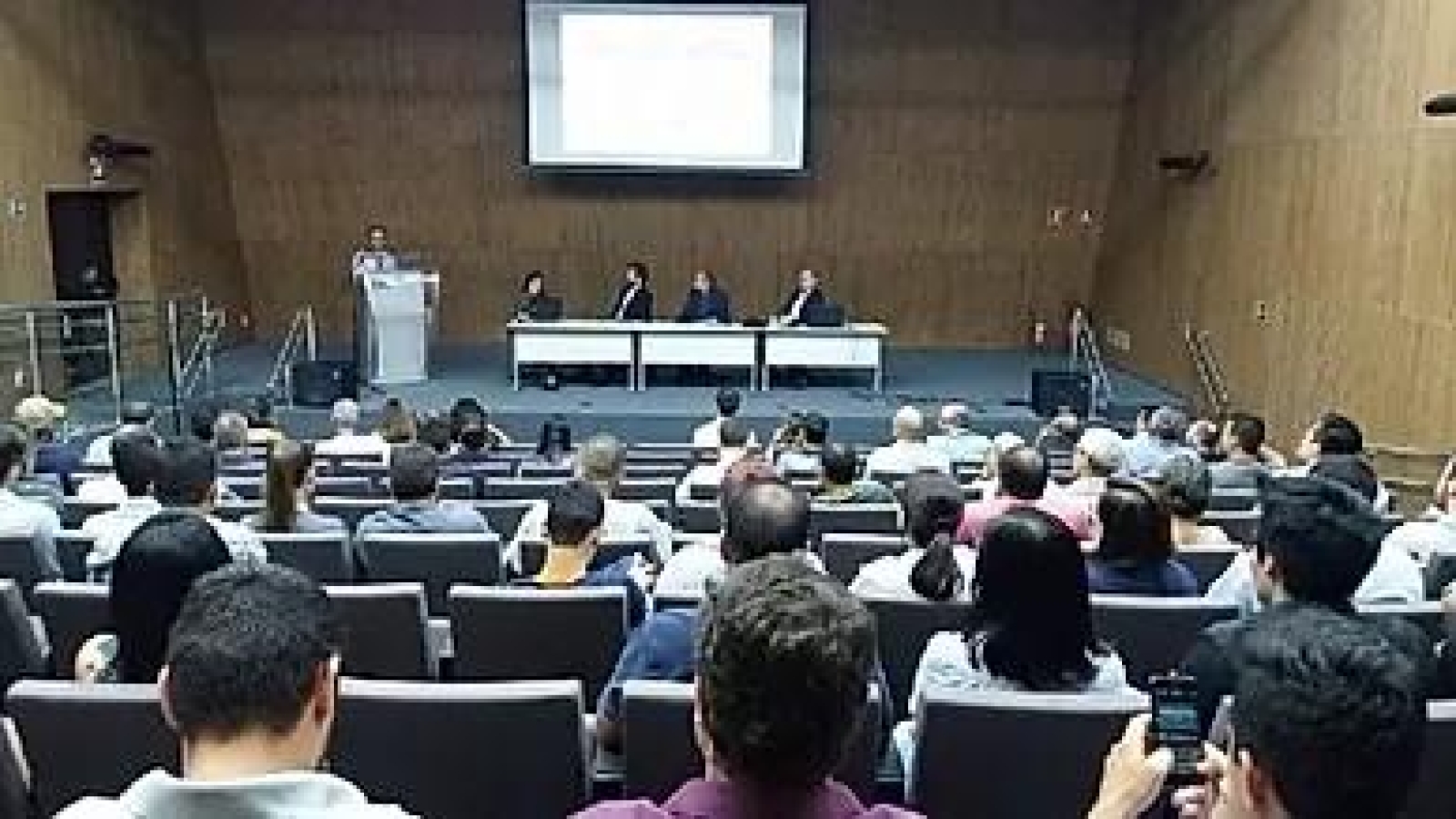 f4d40e_ea58885f7b864d3c8b92687186263a2b_mv2