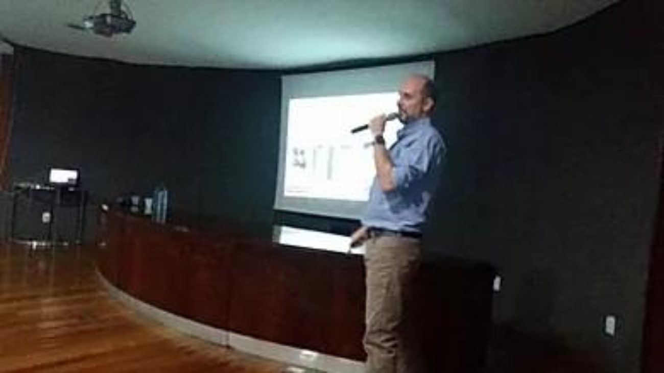 f4d40e_ed32563f3b0d43c1ad2d947f5cfafd8f_mv2