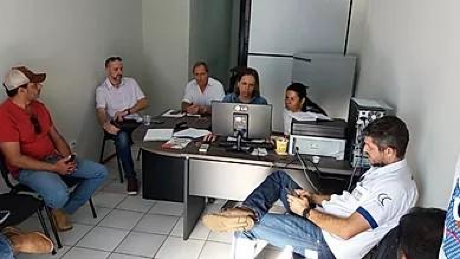 f4d40e_ee1359a154e34dfeab17792cea758f3d_mv2