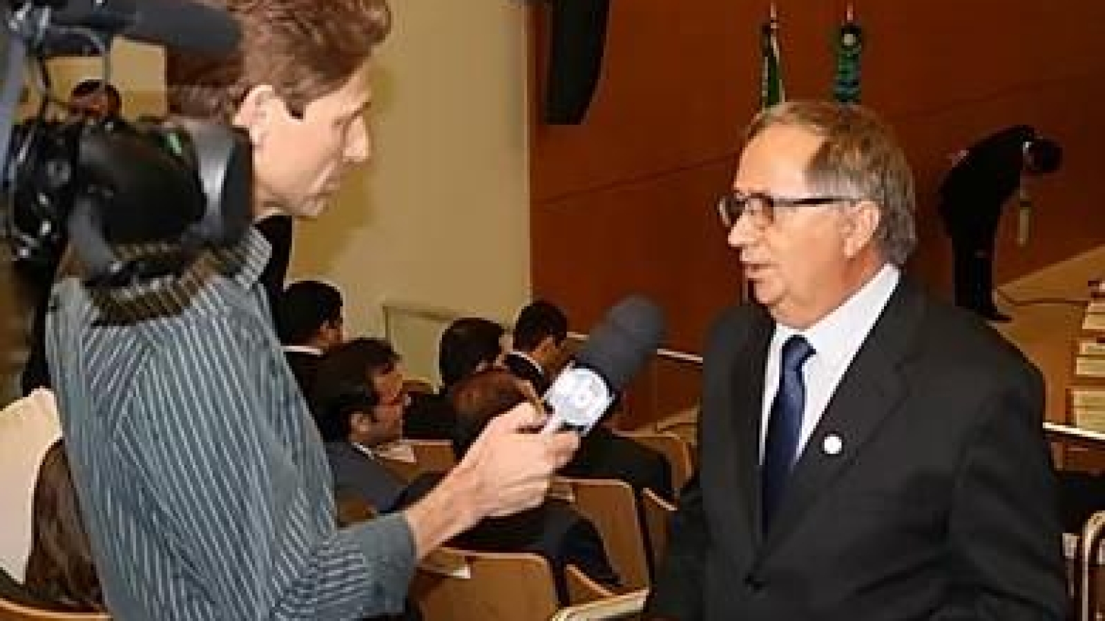 f4d40e_f5b77726b96848d0967cdbb81049d7f9_mv2