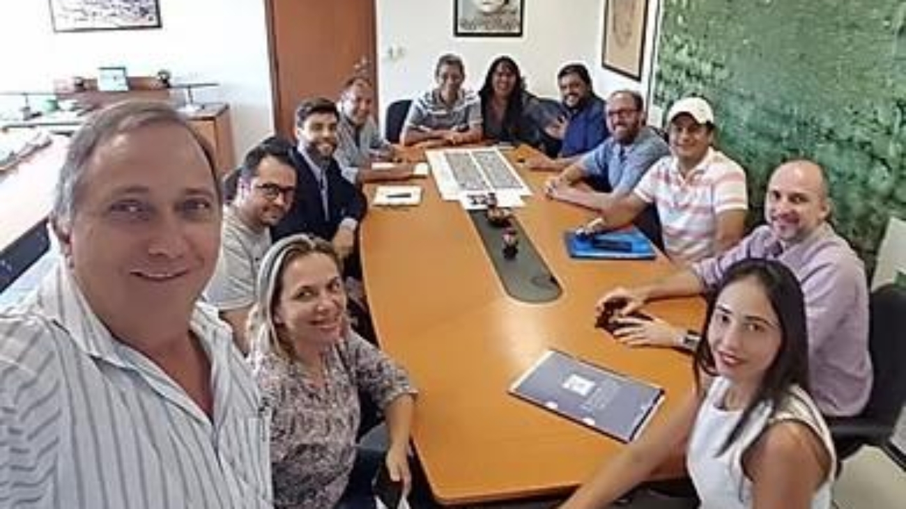 f4d40e_ff08e2aec4b745b6a9adbd4345b78ae1_mv2